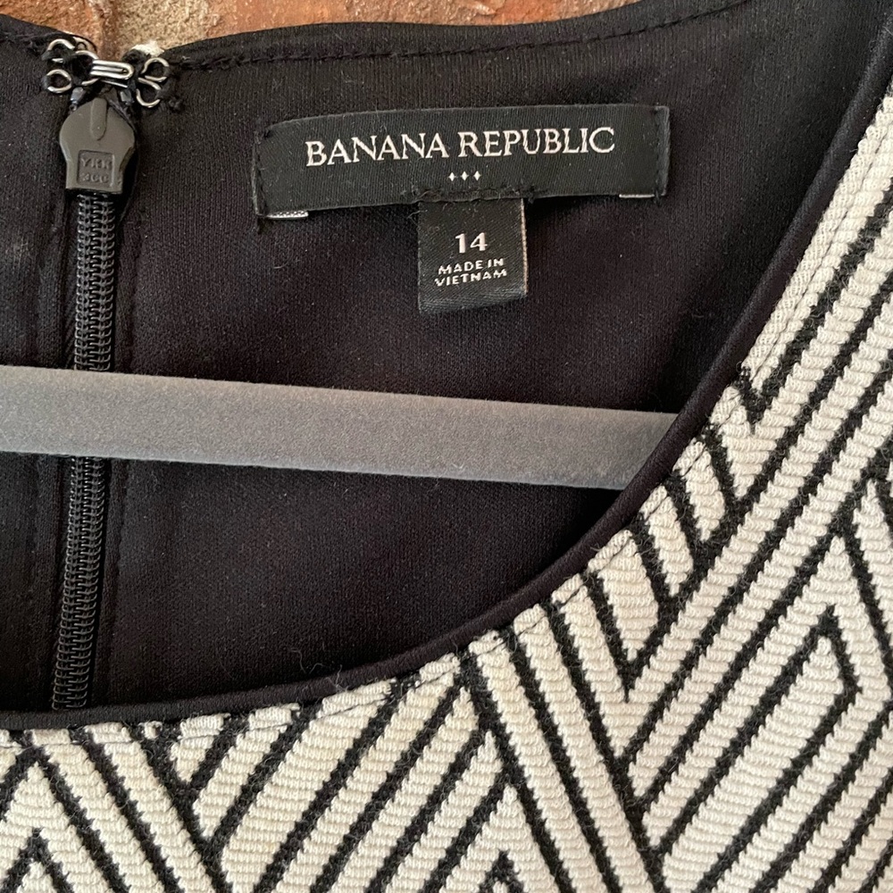 Banana Republic Black and White A-Line Midi Dress - Picture 3 of 5
